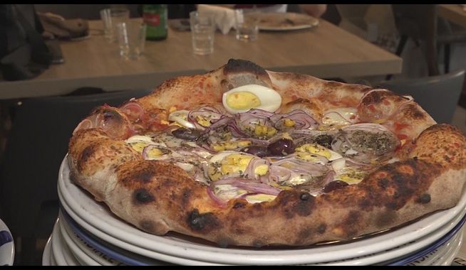 A Miami tutti pazzi per la 'Pizza Ancelotti': "Cipolle, uova sode e…"