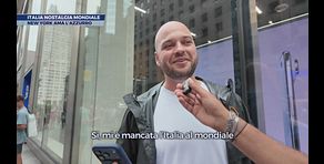 In giro per New York con la maglia dell'Italia