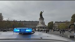 Coprifuoco e allarme in Francia, sabato di proteste a Parigi