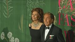 L'omaggio a Valentino, l'ultimo imperatore della moda