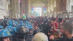 Guanto di velluto sui pro Pal che devastarono Milano, annullato il "daspo"