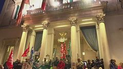 Scioperi e volantini contro la direttrice d'orchestra, Venezi rompe il silenzio