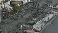 Strade distrutte, spiagge cancellate, porticcioli devastati e treni sospesi