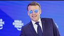 Dalla tuta grigia di Maduro in manette agli occhiali specchiati di Macron
