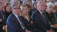 Il Presidente Mattarella, Segre e gli studenti che hanno visitato i lager