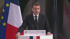 Macron cambia la "dottrina nucleare" e offre un ombrello all'Europa