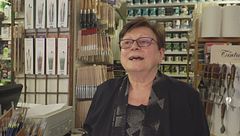 Nonna Milena influencer a 76 anni e il suo colorificio di Lecco si salva dal crac