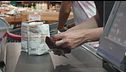 Giù consumi e redditi, gli italiani più poveri di 20 anni fa