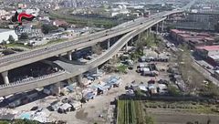 Altro che famiglia del bosco, blitz al campo nomadi di Poggioreale