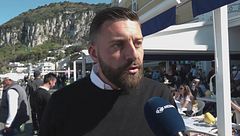 Appena sbarcano vengono assaliti, a Capri un'ordinanza anti-petulanti