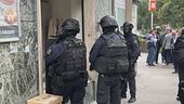 Napoli, 25 ostaggi, cassette di sicurezza svuotate, fuga nelle fogne