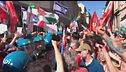 Solo bandiere palestinesi, no alle ucraine e insulti choc alla Brigata ebraica