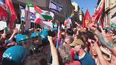 Solo bandiere palestinesi, no alle ucraine e insulti choc alla Brigata ebraica