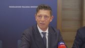 Capo degli arbitri indagato e autosospeso, nuova bufera nel calcio