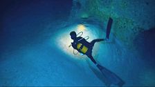 Missione recupero, i sub finlandesi nella grotta per cercare gli italiani