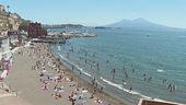 Assalto alla spiaggi di Posillipo, almeno in 6mila, allarme sicurezza