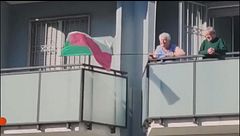 Ha sventolato il tricolore ai Pro Pal, ora Claudia è "Nonna Patria"