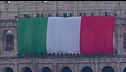 Il Tricolore da 50 metri al Colosseo, i droni e la "pattuglia acrobatica"