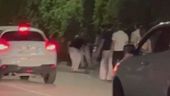 Grida, rissa e terrore, auto si lancia sulla folla fuori dalla discoteca