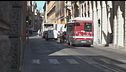 Il bus va "lungo" alla fermata, stacca a morsi l'orecchio all'autista