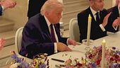 "Io meglio di Obama", Trump firma la pace di Versailles, "riapre lo Stretto"