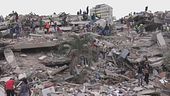 Nuove scosse e miracoli, oltre 1700 morti, salvo bimbo di 12 anni