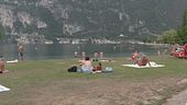 L'estate dei divieti, sul lungolago del Garda vietato il pallone