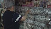 Putignano, in una bottega resiste l'ultimo "coriandolaio"