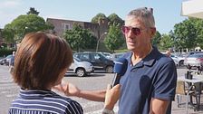 Porta il figlio al centro estivo sulla canna della bici, viene multato