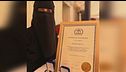 Inghilterra, è premiata per favorire l'inclusione e va con il velo