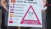 Venezia, borseggiatori sfoggiano bottini e mostrano tecniche di scippo