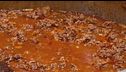 Tre uova sul ragù alla bolognese, bufera sul ritocchino di uno chef catalano