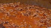 Tre uova sul ragù alla bolognese, bufera sul ritocchino di uno chef catalano
