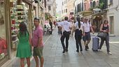 Rissa a Venezia, turista reagisce al borseggio sul ponte di Rialto