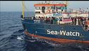 Li raccolgono in mare, li sbarcano in Italia e Berlino ce li rispedisce