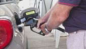 Il caro carburante, prorogato il taglio delle accise
