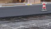 Bologna, il Comune ordina una colata d'asfalto sui basoli storici
