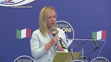 La festa a Bari per il governo Meloni, il più longevo della Repubblica