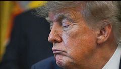 Rivoluzione tricologica di Trump, via il ciuffo blorange