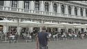 Un toast, un croissant, 2 spritz e l'orchestra, conto 72 euro