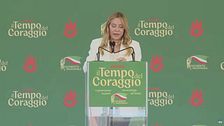 Meloni, "tetto per gli studenti stranieri e niente burqa a scuola"