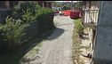 Ha sorpreso i ladri nel cortile del cascinale, spara e ne uccide uno