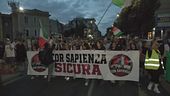 Roma, gli abitanti di Tor Sapienza in piazza contro il degrado