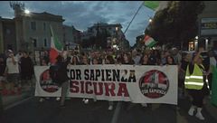 Roma, gli abitanti di Tor Sapienza in piazza contro il degrado