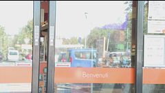 Modena, raid in 50 al supermercato, sui social i video dei furti