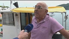 Multato il volontario di 87 anni che pulisce la spiaggia
