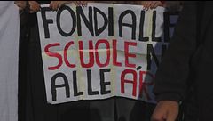 Scuola in sciopero, lezioni a rischio, prof e studenti in corteo
