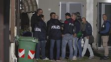 Marito e moglie decapitati in casa, orrore e choc a Mirandola