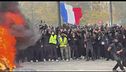 Assalti, incendi e saccheggi durante la protesta sul carovita