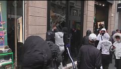 Teppisti scatenati a Milano, 271 in Questura, 14 agenti feriti